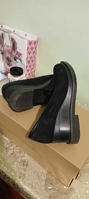 Осінні туфлі. Жамсові,гарно збережені.Пишіть в OLX.
