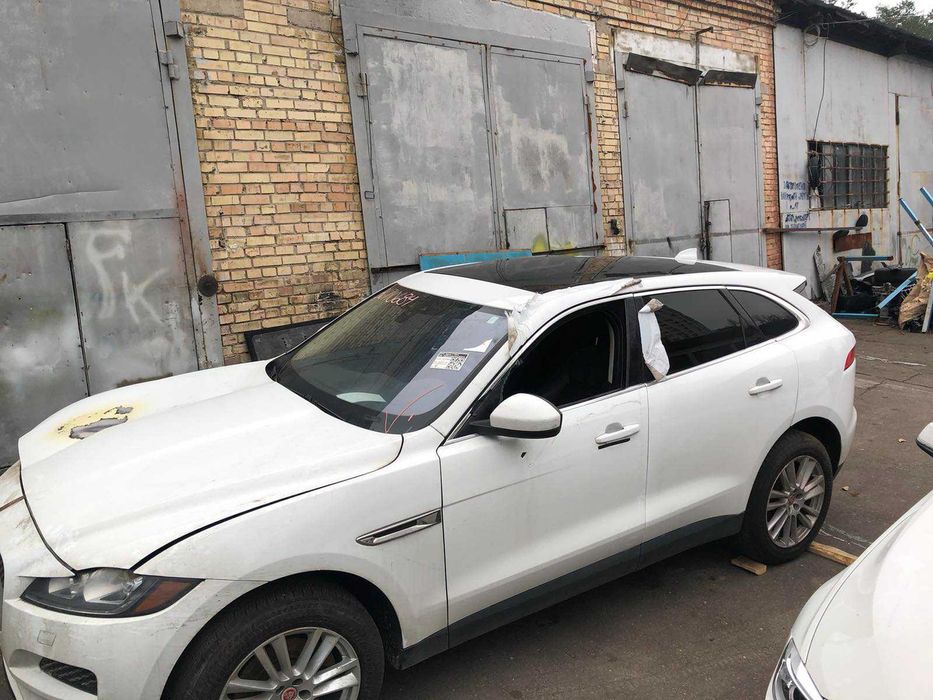 Jaguar F pace  крило четверть разборка