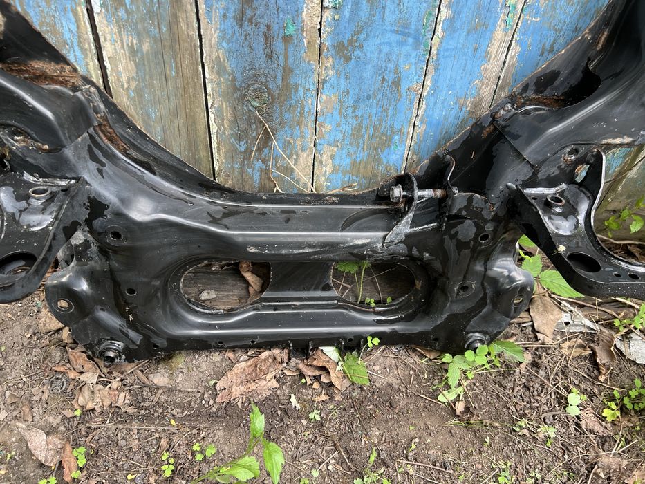 Подрамник передний Nissan Rogue T33 2.5 мотор