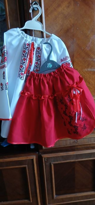 Вишитий костюм для дівчинки