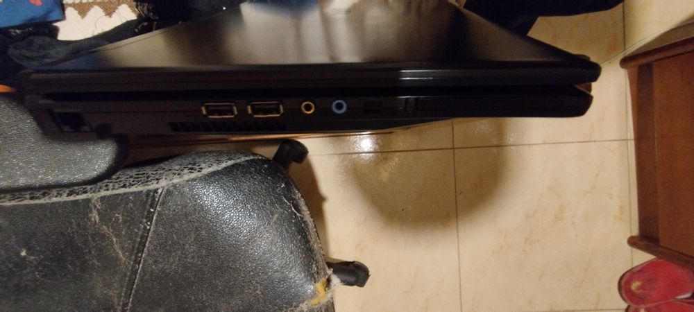 Portátil Insys a funcionar para peças