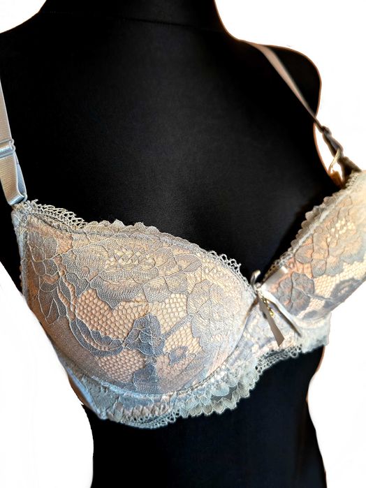 Koronkowy biustonosz stanik delikatny push-up r. 75B