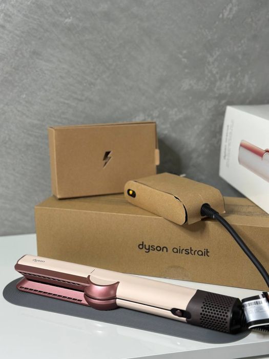 Dyson Airstrait 1:1