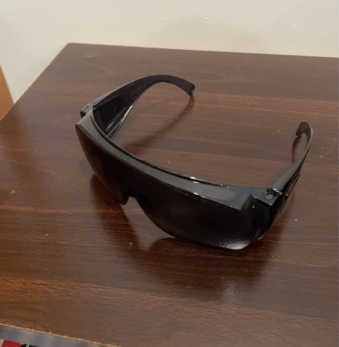 Óculos de sol futuristas