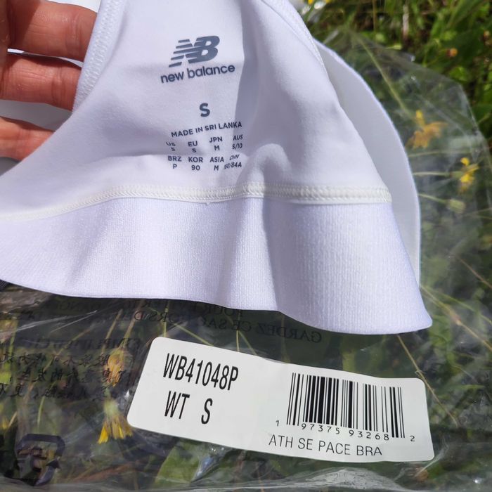 New Balance Top Desportivo Branco WB4104 Corrida Fitness Suporte Médio