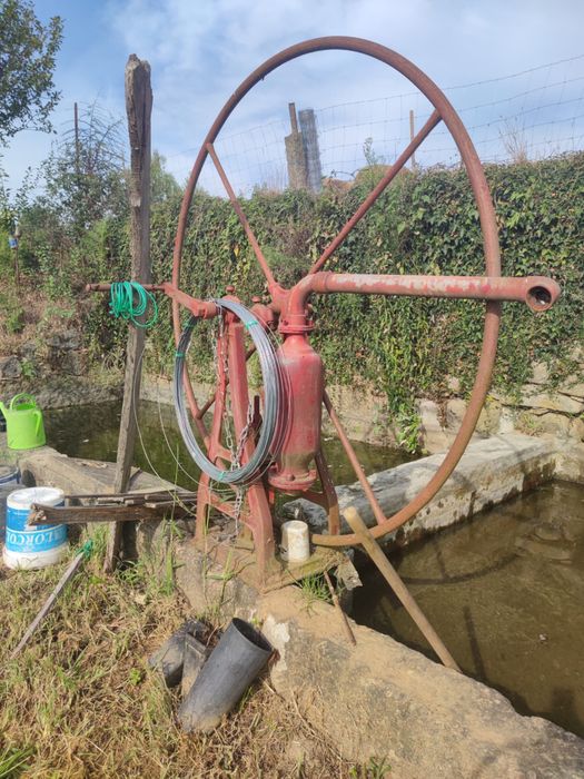 Bomba de agua antiga