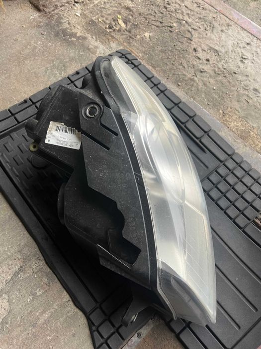 Фара левая передняя VW Passat В6  Hella / 1EL 247 014-05