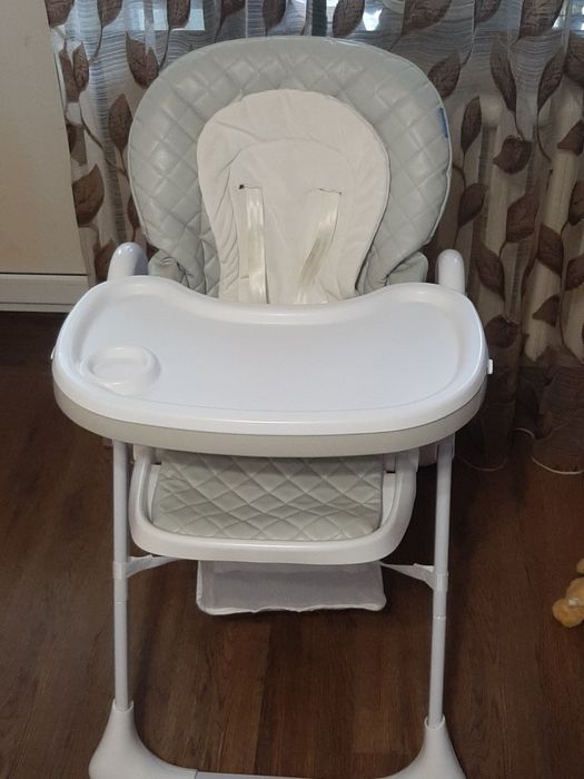 Продам стільчик для годування Bambi M 3890