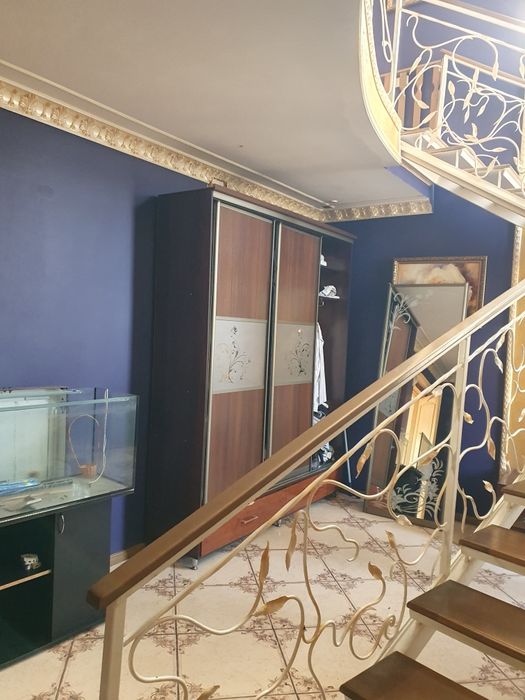 Продаётся добротный 3-х эт.дом в Константиновке для большой семьи.