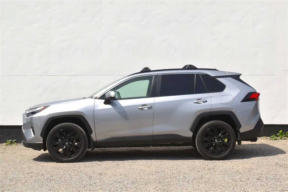 Toyota RAV4 XLE Premium      2024
