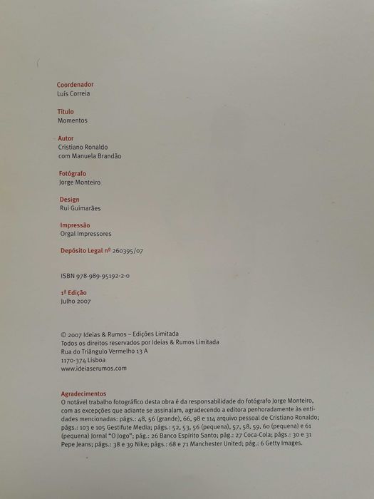 Livro "Cristiano Ronaldo Momentos" (portes incluidos)