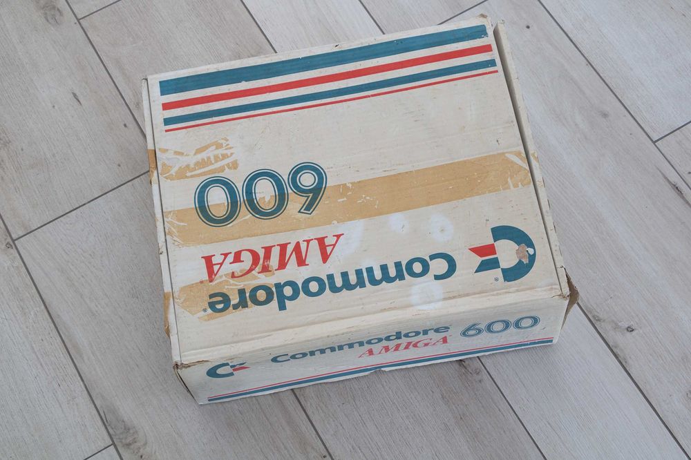Komputer Commodore Amiga 600 Box, Zasilacz, Mysz