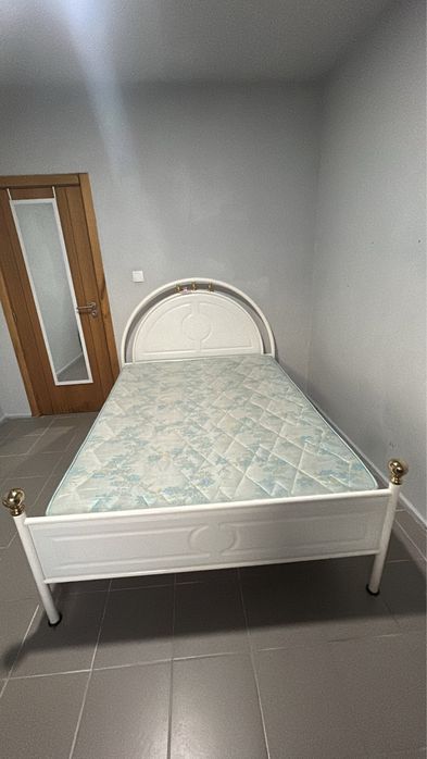 Cama casal branca