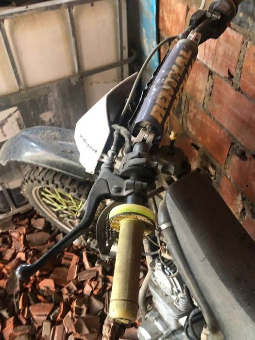 AJP 125CC motor avariado mota com documentos