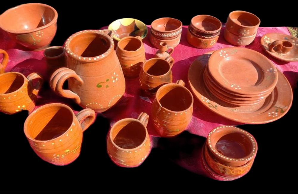 Grande lote de peças variadas em barro