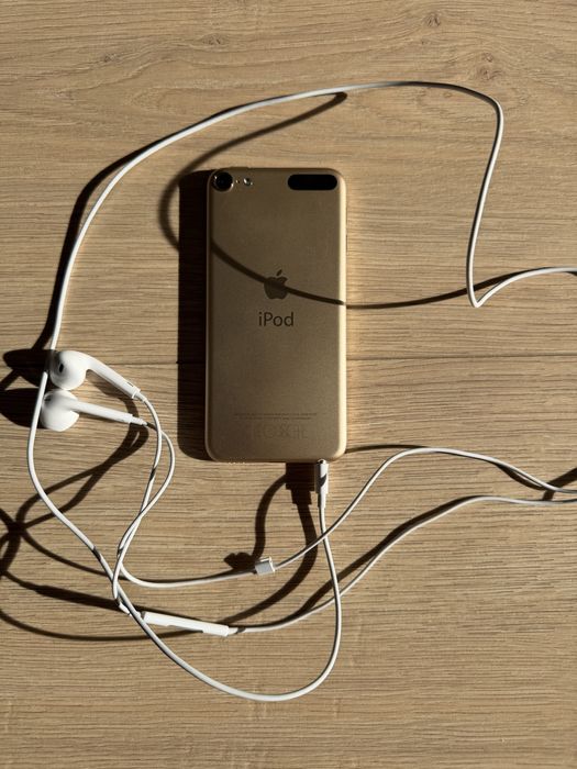 iPod 6th gen 32 gb ze słuchawkami