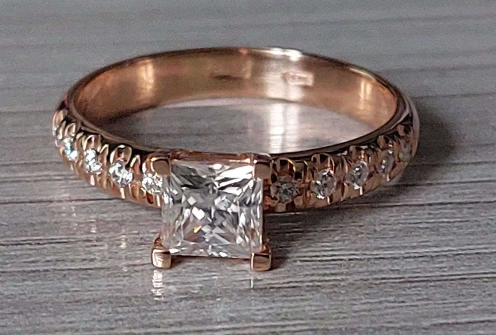 Золотое кольцо 585 проба Муассанит Размер 17 и 18