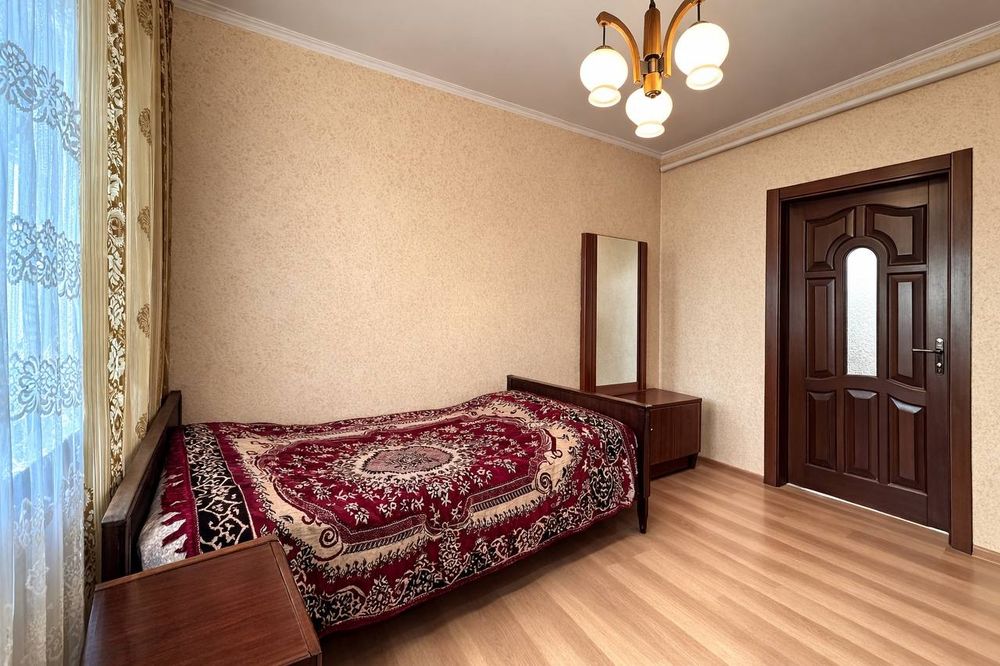 Два будинки у м. Луцьк на ділянці 16 соток