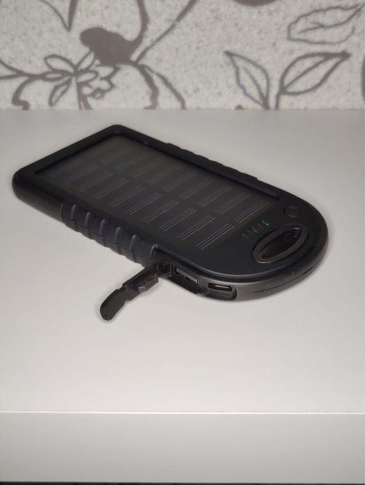 Портативний Power bank/ сонячна батарея на 12 000 mAh