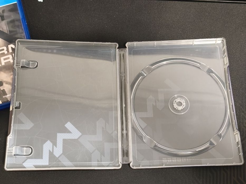 COD MW Steelbook + Captain Price (figura)