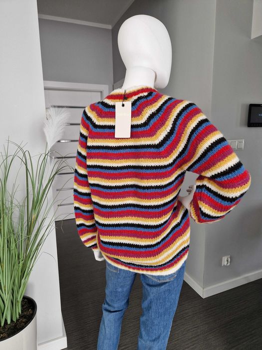 Kolorowy sweter marki Dranella