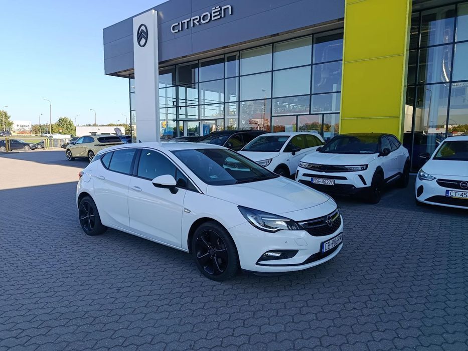 Opel Astra Salon Polska.