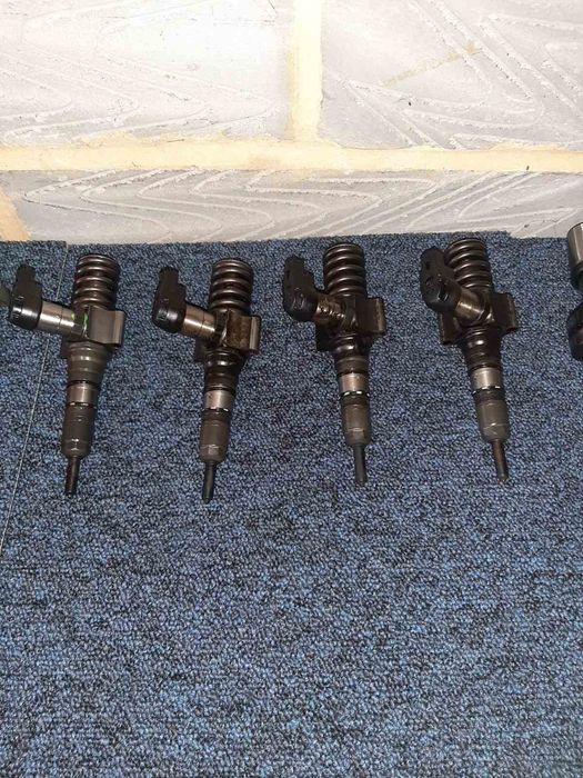 Насос форсунки Audi VW Skoda 2.0 TDI