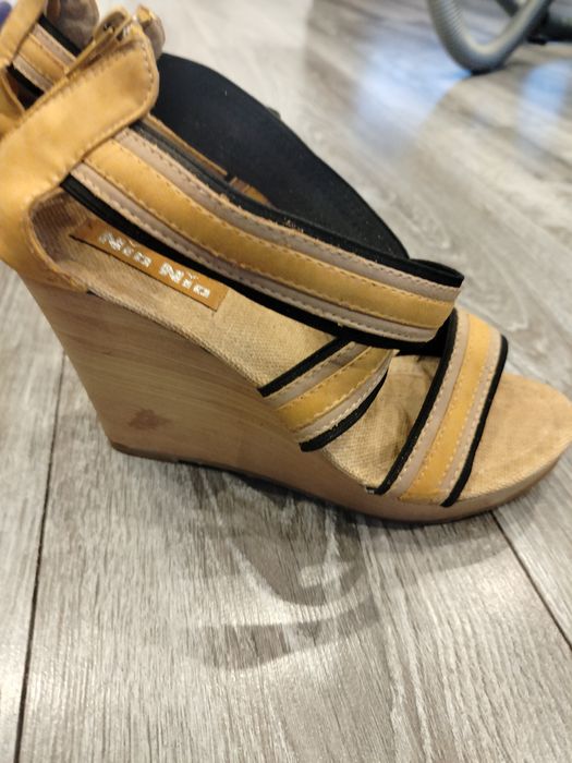 Buty na koturnie 40