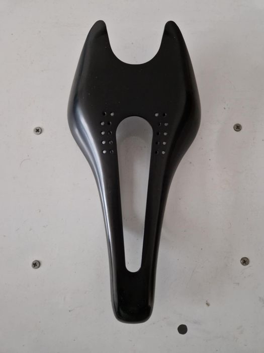 Siodełko karbonowe 82g