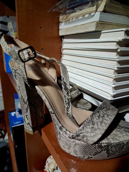 Vestido Oh Polly,com sandália Seaside.