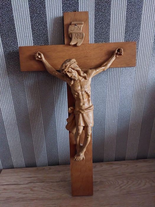 Stary krzyż z jezusem