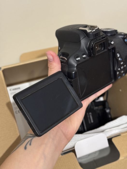 Canon EOS 650D kit (18-55mm) DC EF-S