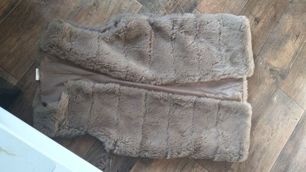 Nowa kremowa kamizelka futerko rozmiar S/M