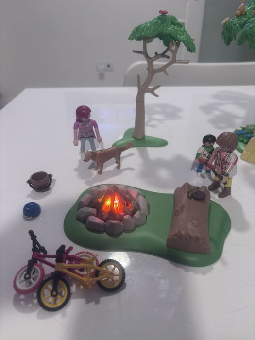 Playmobil 71001 Casa na Árvore com Escorrega e Fogueira Luz