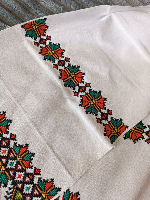 Давній рушничок вишитий