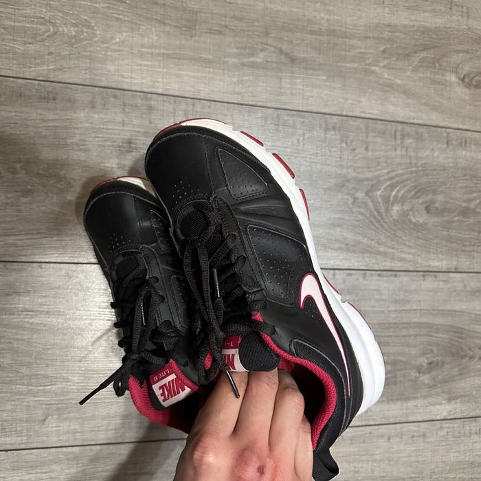 nike t lite xi жіночі кросівки оригінал