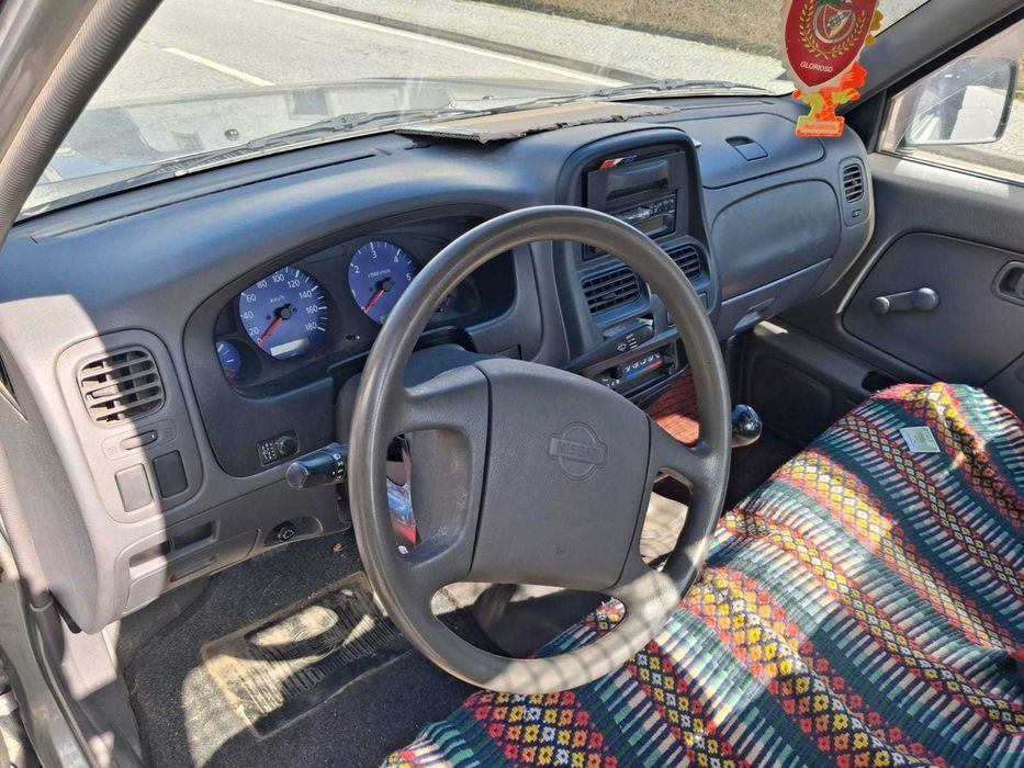 carrinha NISSAN estimada e pouco usada