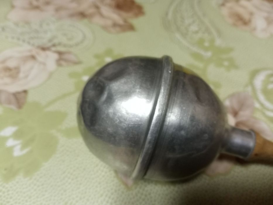 Stary instrument z PRL-u