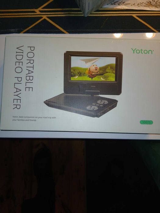 przenośny odtwarzacz DVD marki Yoton, model YD075.