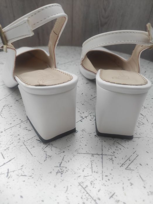 Женские туфли на каблуке