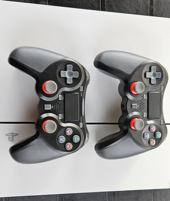 Konsola Ps4 + 2 pady ,okablowanie i gry do wyboru