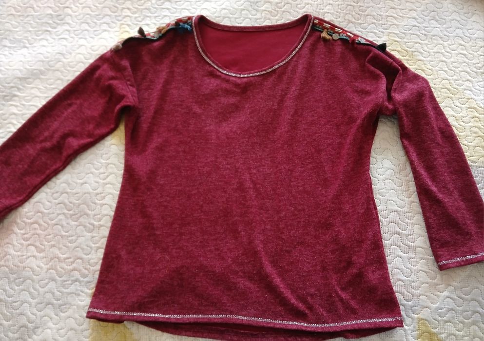 Camisola XL macia com aplicações nos ombros