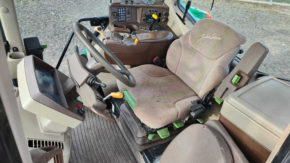 Ciągnik John Deere 6820