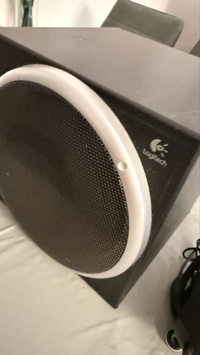 Colunas Logitech 2.1 com Subwoofer – Som Potente para PC/TV