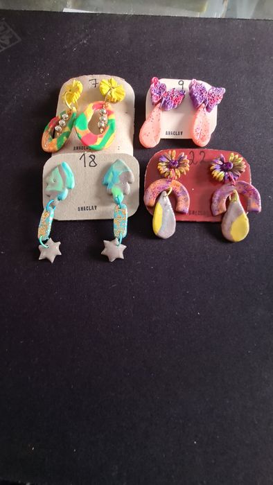 Brincos feitos à mão