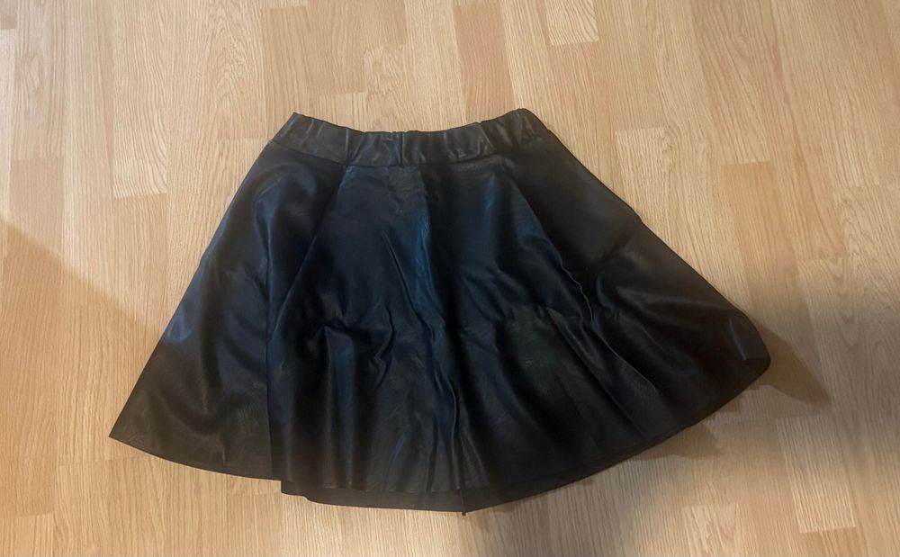 Spódniczka rozkoloszowana ekoskóra 38