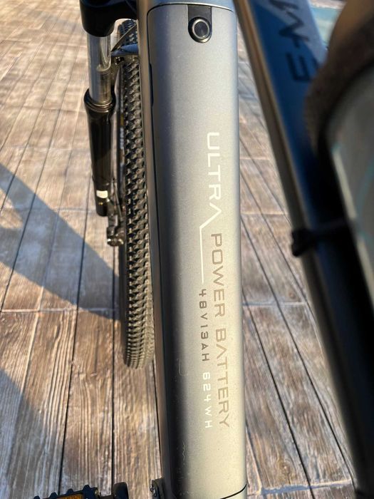 Bicicleta de montanha eléctrica suspensão total – praticamente nova!