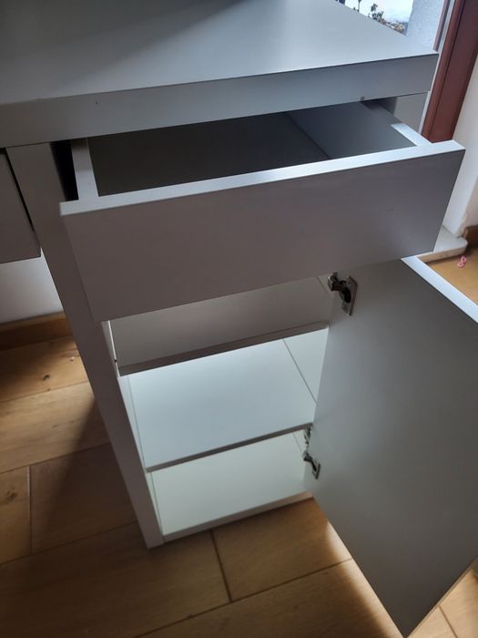 Biurko z tablicą magnetyczną Ikea