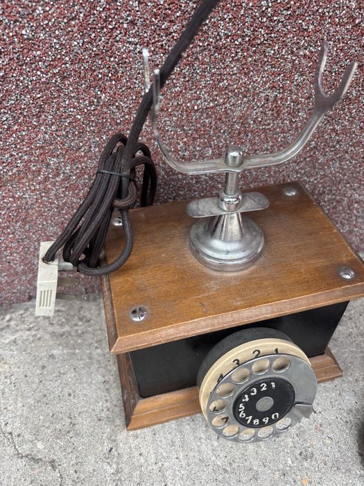 Telefon antyczny