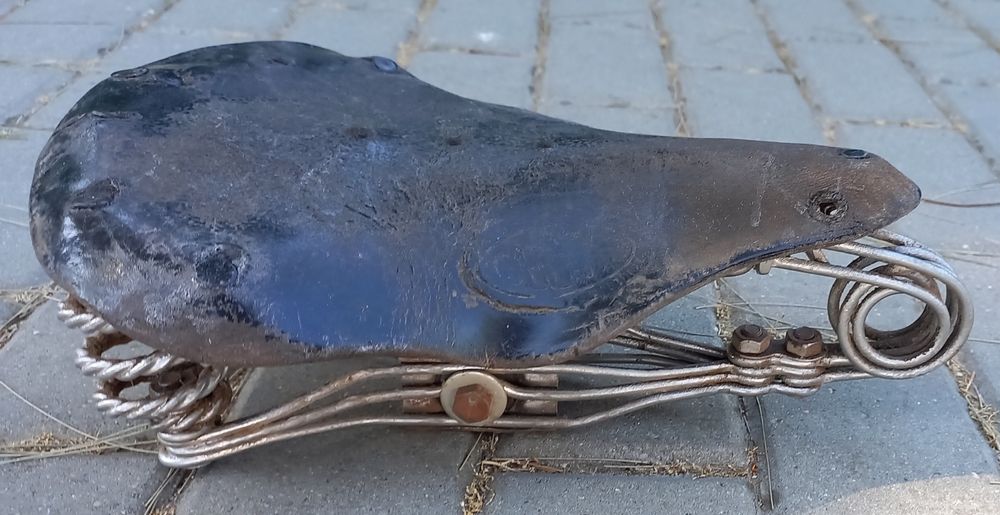 Assente antigo de bicicleta pasteleira